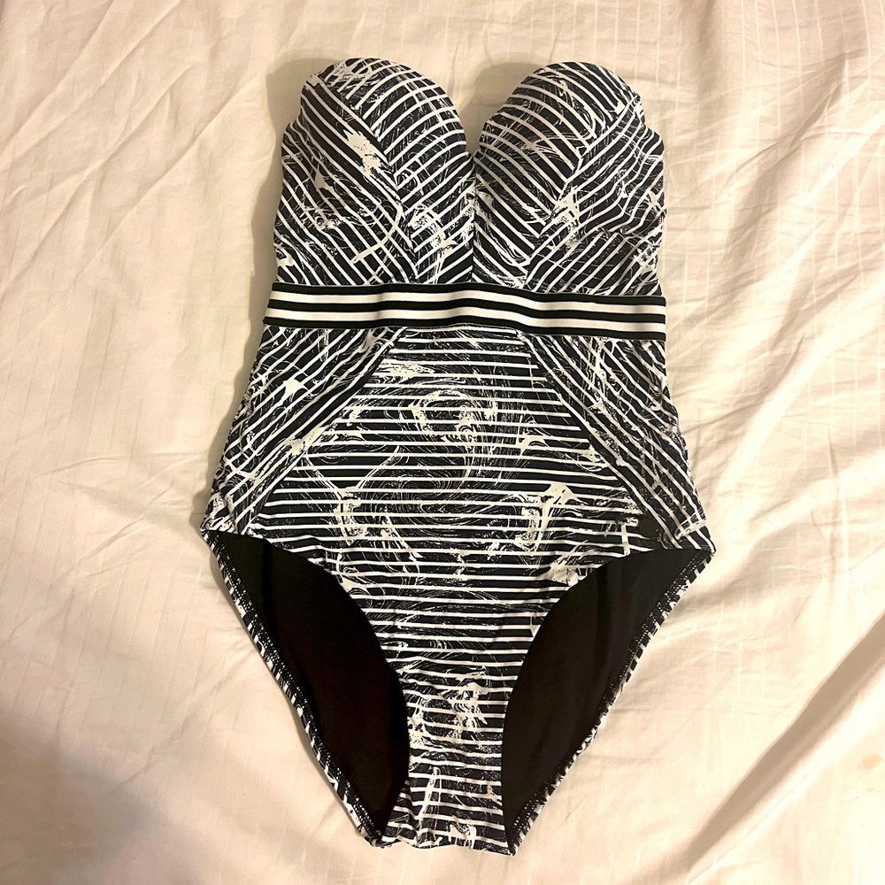 Sunseeker Black and White Striped One Piece Swimsuit Small EUC